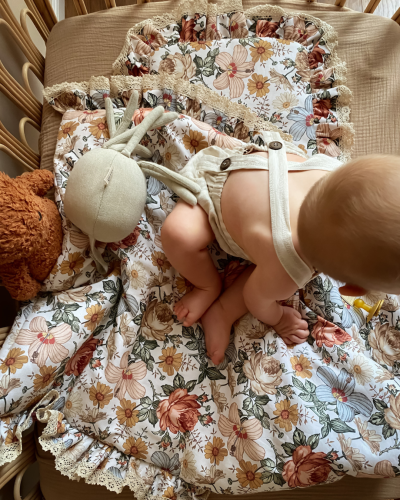 Bawełniana pościel dziecięca z falbanką – Łąka Retro 80x100 cm