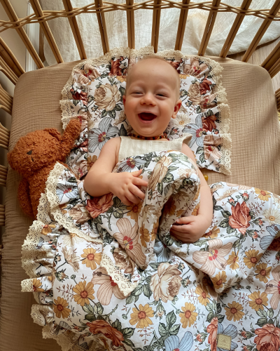 Bawełniana pościel dziecięca z falbanką – Łąka Retro 80x100 cm